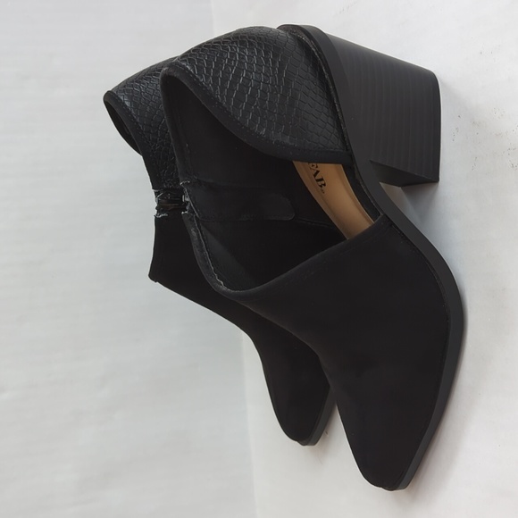 Just Fab Faux Snakeskin Faux Suede Side Cut Out Ankle Booties 7 Black - Picture 5 of 16